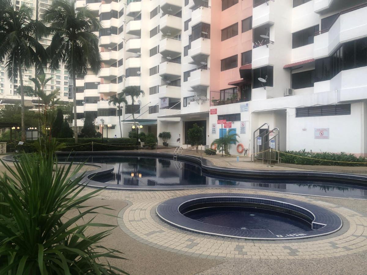 Beach Resort 7 Home Stay Sri Sayang Apartment Batu Ferringhi 3Bedroom Εξωτερικό φωτογραφία